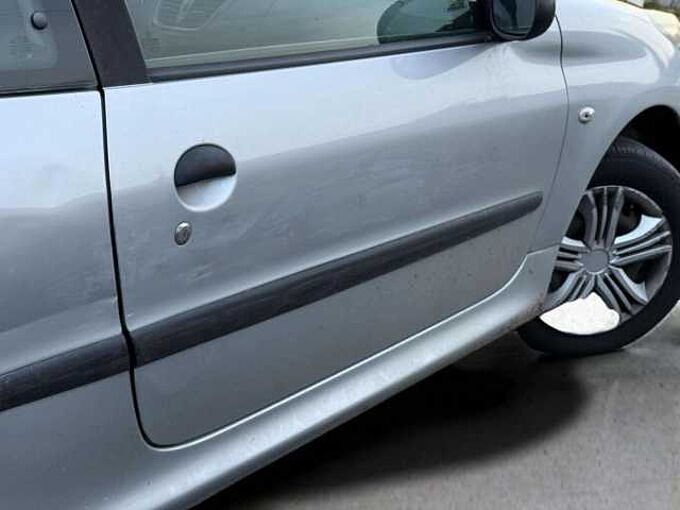 Peugeot 206 206+ 1.1i * MARCHAND OU EXPORT *
