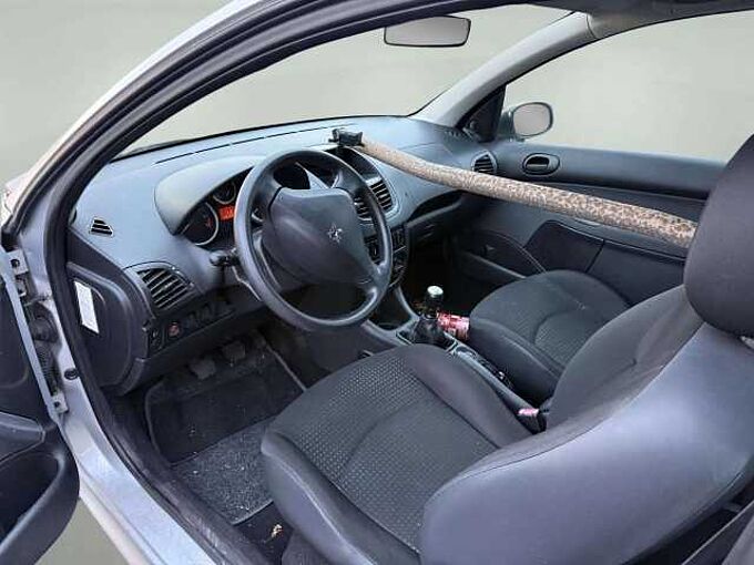 Peugeot 206 206+ 1.1i * MARCHAND OU EXPORT *